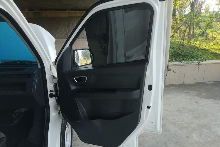 Used Farizon Xingxiang F1E 2023 Evesight Cargo Van with 41.86 kWh
