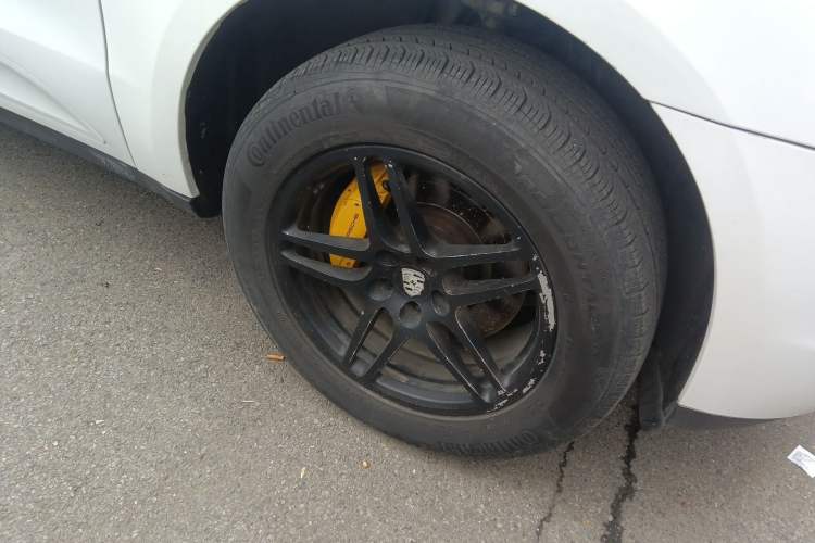 Used Porsche Macan 2017 Macan 2.0T Right Front Wheel Hub