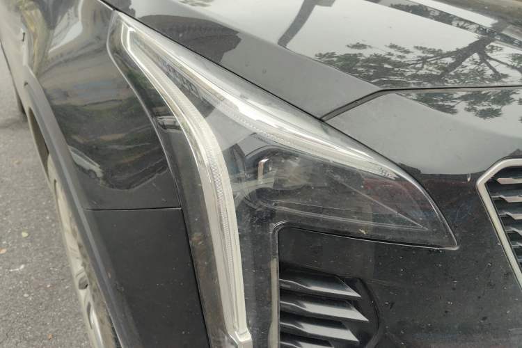 Used Cadillac XT4 2021 28T Two-Wheel Drive Luxury Version Right Front Headlight