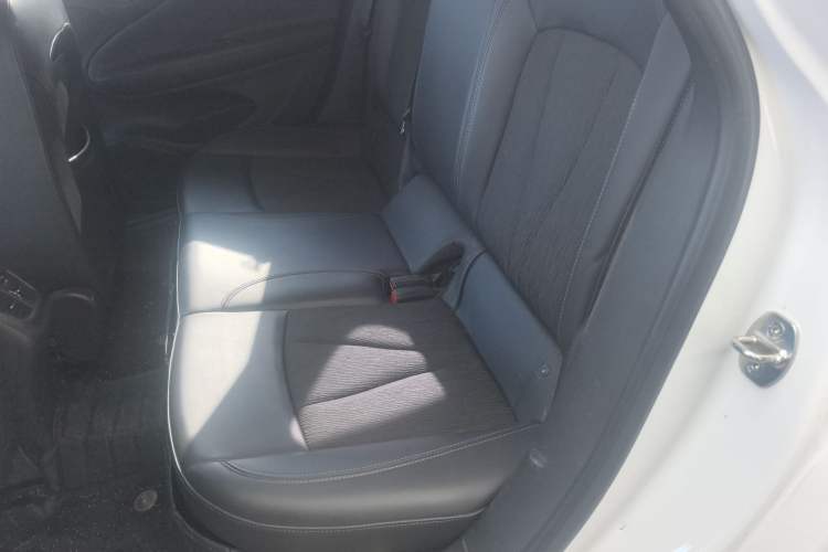 Used Buick Verano 2019 Sedan 20T Dual-Clutch Leading Model Left Rear Seat