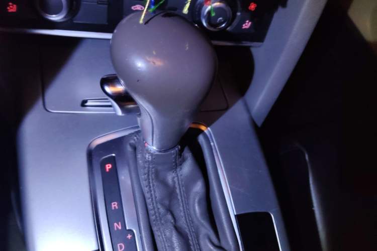 Used Audi A6L 2011 2.0 TFSI Automatic Standard Edition Gear Lever