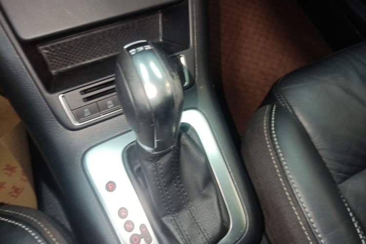 Used Volkswagen Tiguan 2016 280TSI Automatic Two-Wheel Drive Silk Road Comfort Edition Gear Lever