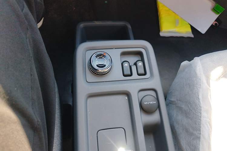 Used Wuling Yangguang 2025 Model 400km Bus Edition—Comfort Edition