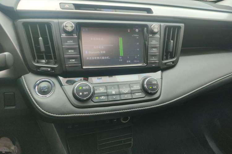 Used Toyota RAV4 2016 2.0L CVT Two-Wheel Drive Fashion Edition China V Standard
