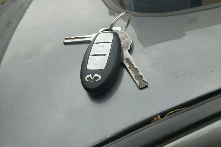 Used Infiniti Q50L 2018 2.0T Enjoyment Version China VI Standard Vehicle Key