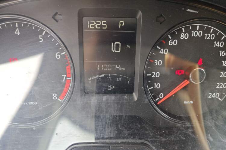 Used Volkswagen Lavida 2013 Revised Classic 1.6L Automatic Fashion Edition Odometer Close Up