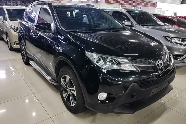 Used Toyota RAV4 2015 2.0L CVT Two-Wheel Drive Fashion Edition Front Right 45 Deg