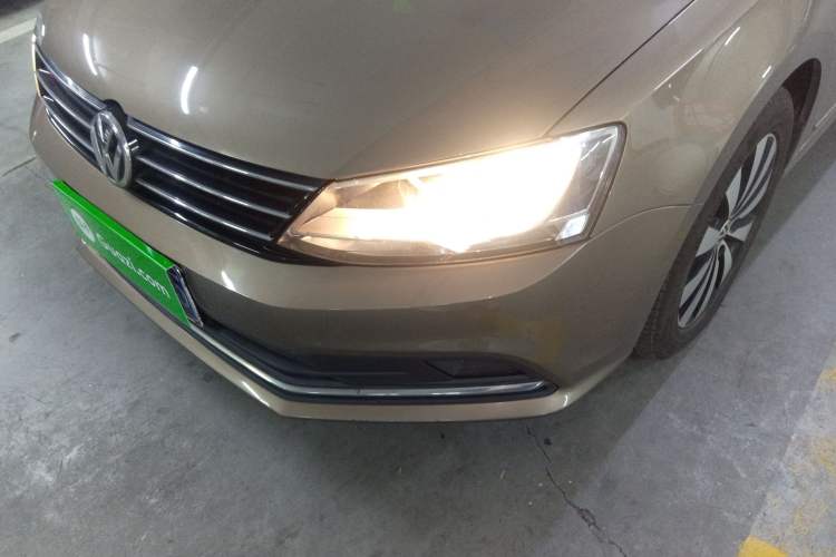 Used Volkswagen Sagitar 2017 230TSI Automatic Comfort Version
