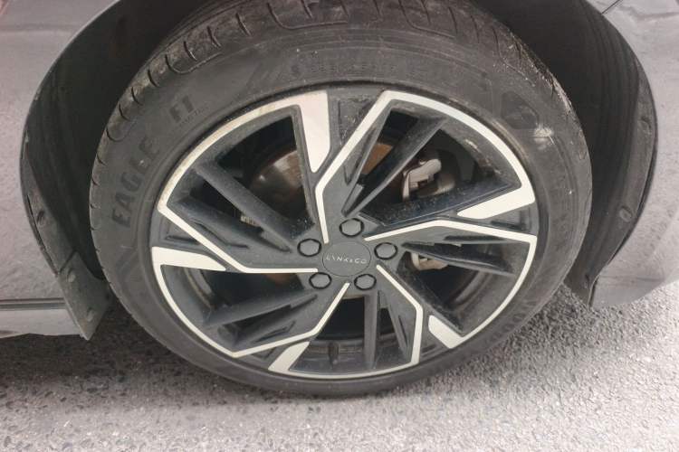 Used Lynk & Co 03 2023 1.5TD DCT JingPro Right Front Wheel Hub