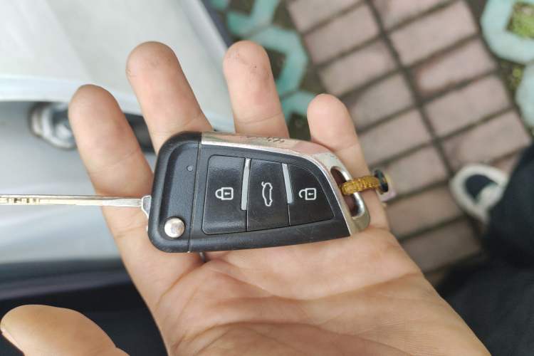 Used Toyota YARiS L Zhi Xuan 2020 X-Trail X 1.5L CVT Luxury Edition Vehicle Key