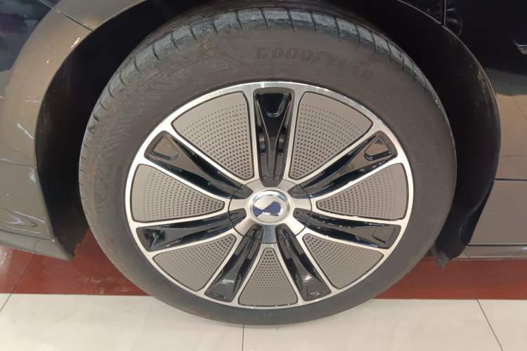 Used Denza Z9 2024 1100 km All-Wheel-Drive Ultra Version