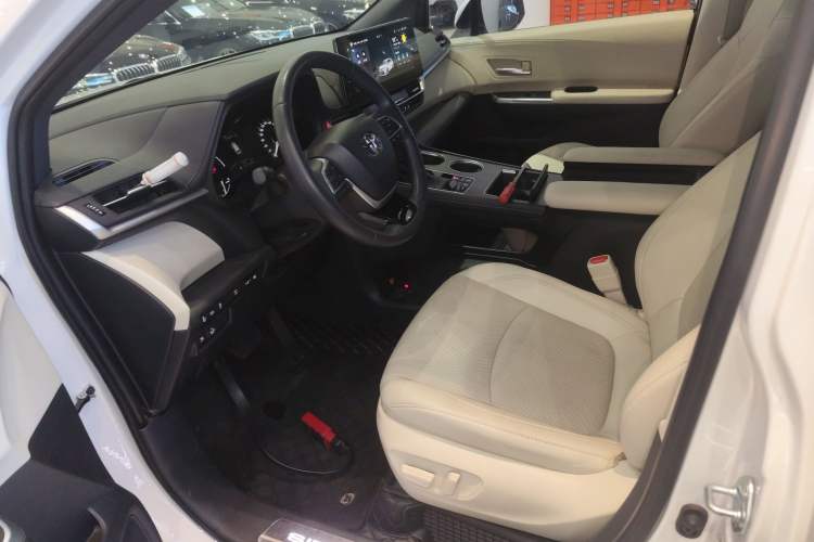 Used Toyota Sienna 2024 2.5L Hybrid Four-Wheel Drive Prestige Edition