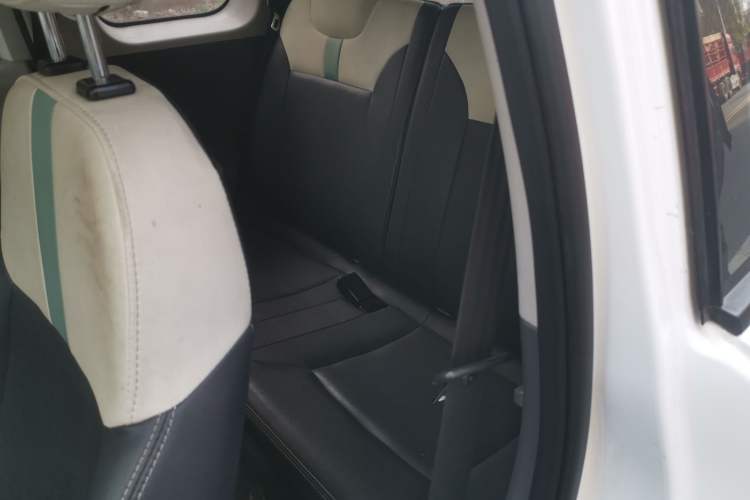 Used CHANGAN NEVO Lumin 2022 301km Honey-Sweet Version Interior 4