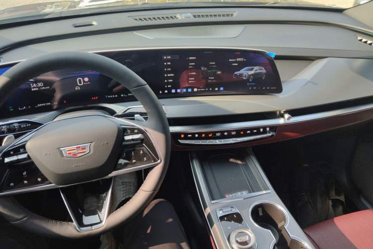 Used Cadillac XT5 2025 2.0T Platinum Edition
