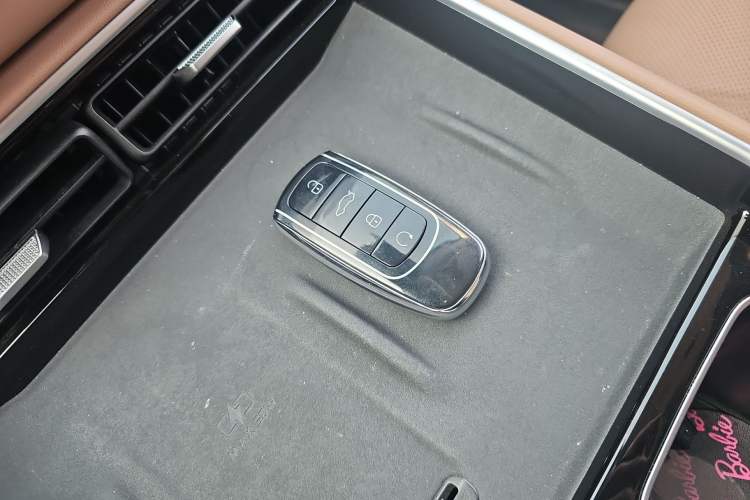 Used Chery Tiggo 8 L 2024 2.0T Two-Wheel Drive Luxury Edition 5 Seats