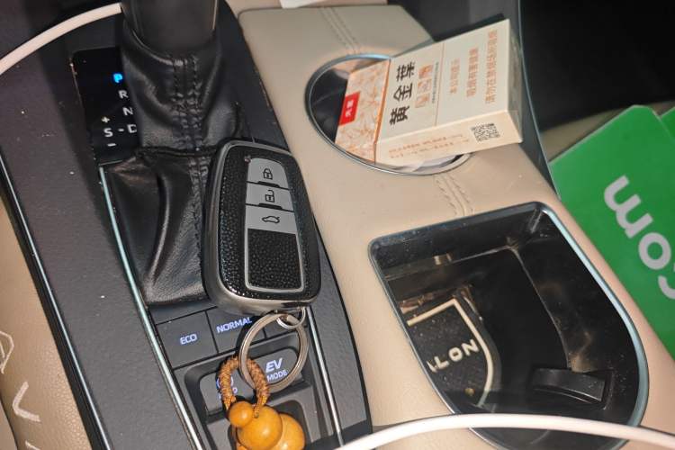 Used Toyota Avalon 2019 Dual-Engine 2.5L XLE Prestige Version China VI Standard
