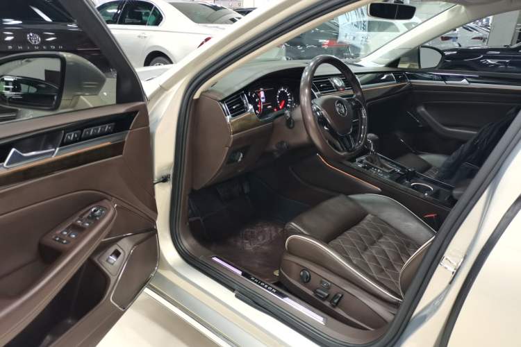 Used Volkswagen Phideon 2016 380TSI Two-Wheel-Drive Executive Version