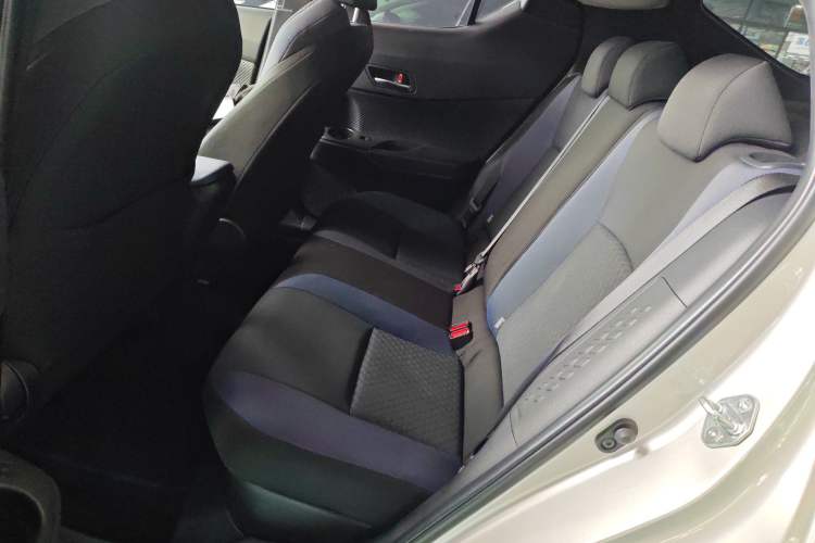 Used Toyota C-HR 2023 2.0L Smart Electric Hybrid Dual-Engine Comfort Version
