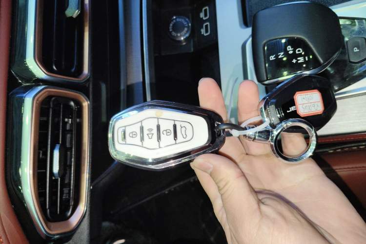 Used JETOUR X70 PLUS 2024 Champion Edition 1.5T DCT Champion MAX 5-Seater