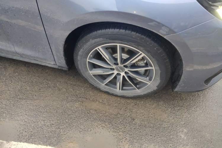 Used BYD Seal 06 New Energy 2024 DM-i 80KM Prestige Model Right Front Wheel Hub