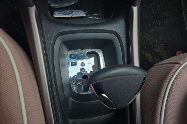 Used Peugeot 2008 2014 1.6L Automatic Fashion Edition Gear Lever