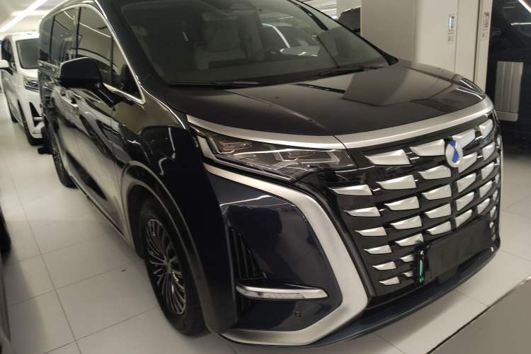 Used Denza D9 2022 DM-i 970 Four-Wheel Drive Flagship Model
