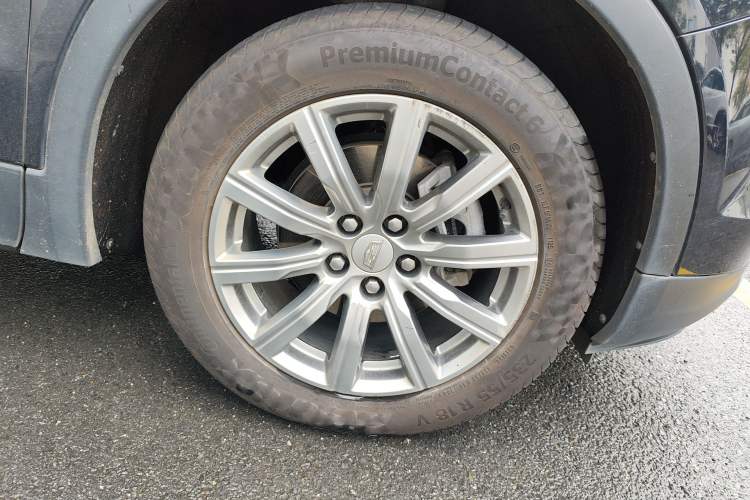 Used Cadillac XT4 2021 28T Two-Wheel Drive Luxury Version Right Front Wheel Hub