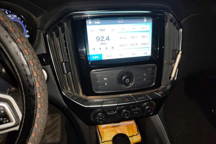 Used JMC Yusheng S350 2016 2.0T Automatic Two-Wheel Drive Gasoline Luxury Version with Sunroof 5 Seats
