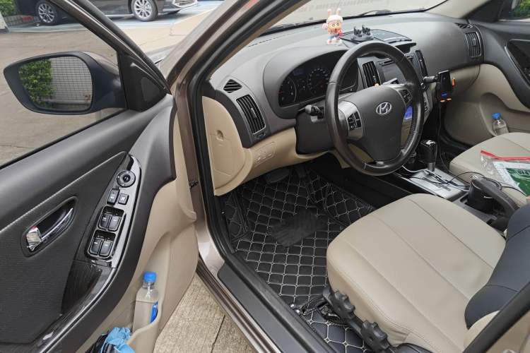 Used Hyundai Celesta 2011 1.6L Automatic Luxury Version Driver Seat