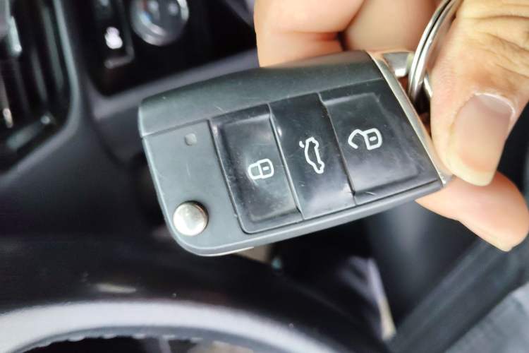 Used Volkswagen Tharu 2020 280TSI Two-Wheel Drive Luxury Plus Version China VI Standard Vehicle Key