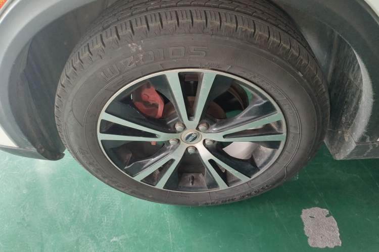 Used SWM X7 2016 1.8L Manual Luxury Edition 7 Seats Left Front Wheel Hub