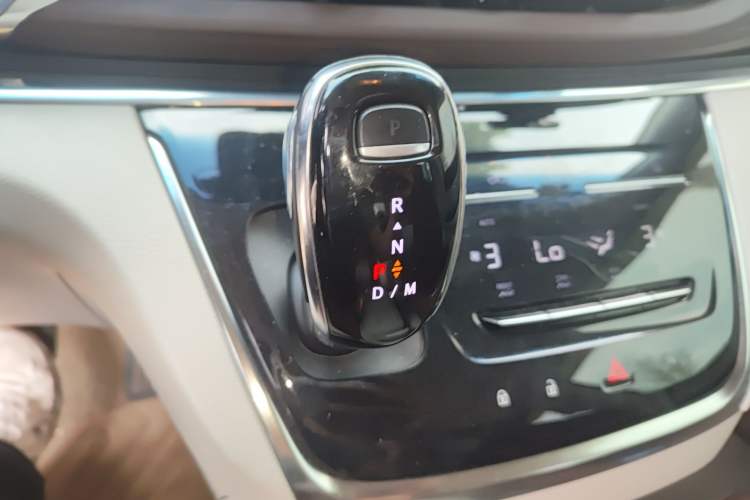 Used Buick GL8 2020 Land Business Class 652T Luxury Model Gear Lever