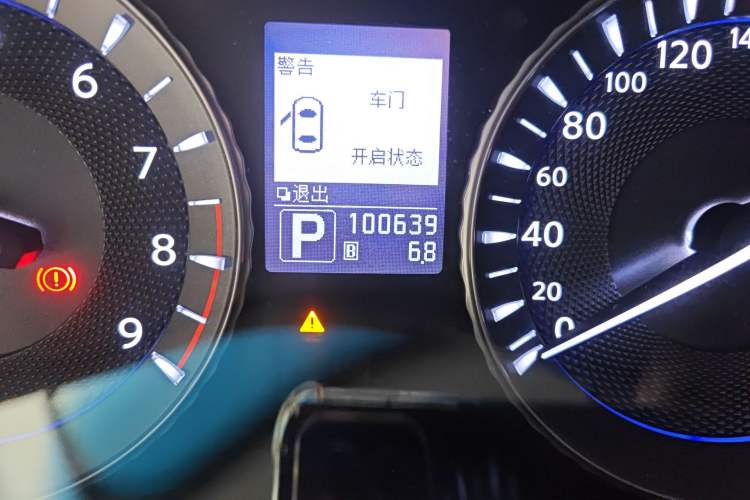 Used Infiniti Q70 2013 Q70L 2.5L Comfort Edition Odometer Close Up