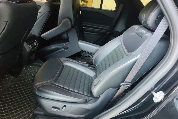 Used Ford Explorer 2023 EcoBoost 285 4x4 ST-LINE 6-Seater Left Rear Seat