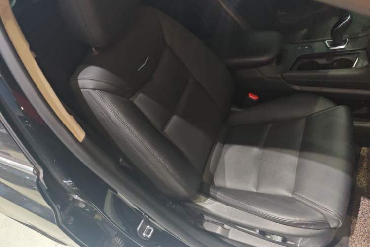 Used Cadillac XT5 2018 25T Luxury Model
