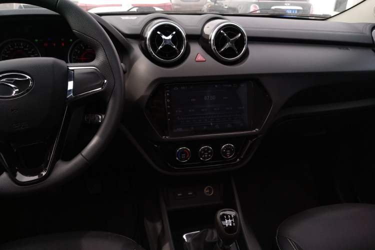 Used Soueast DX3 2022 1.5L Manual Luxury Version Audio And AC Panel