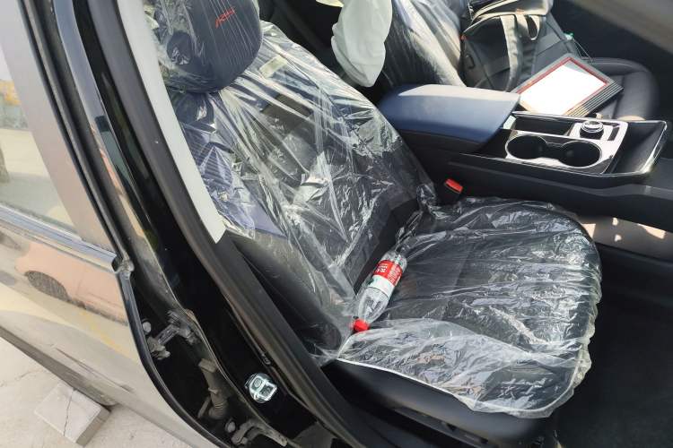 Used Chevrolet Equinox Plus 2024 102km RS Ultimate Edition Right Front Seat