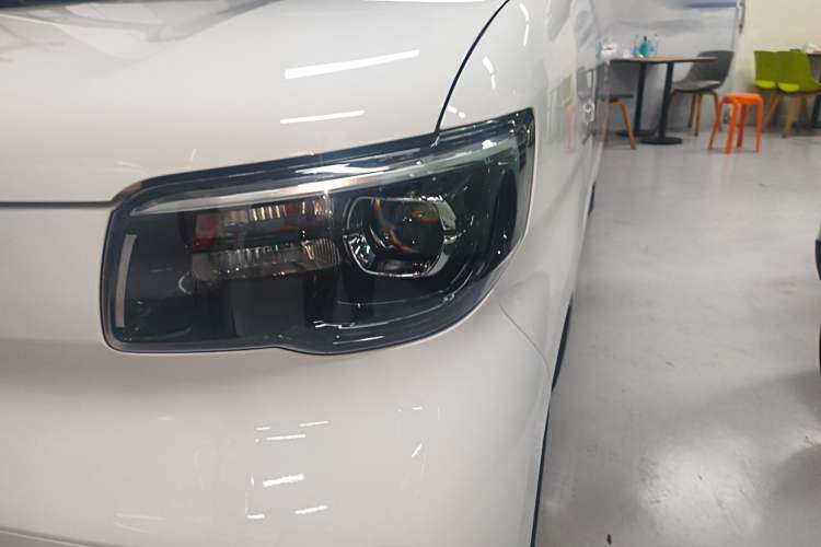 Used Wuling Zhiguang New Energy 2025 Standard Model Left Front Headlight