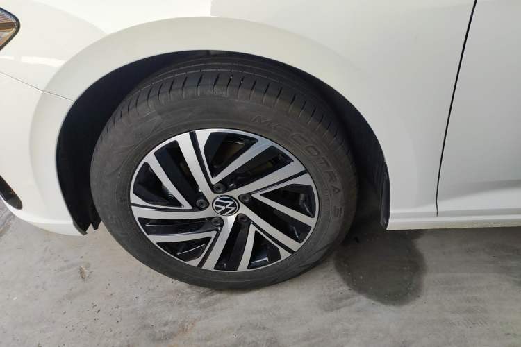 Used Volkswagen Lavida 2024 1.5L Automatic Starry Sky 5 Million Edition Left Front Wheel Hub