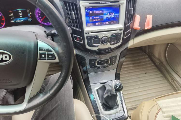 Used BYD Surui 2012 1.5L Manual Luxury Version Audio And AC Panel