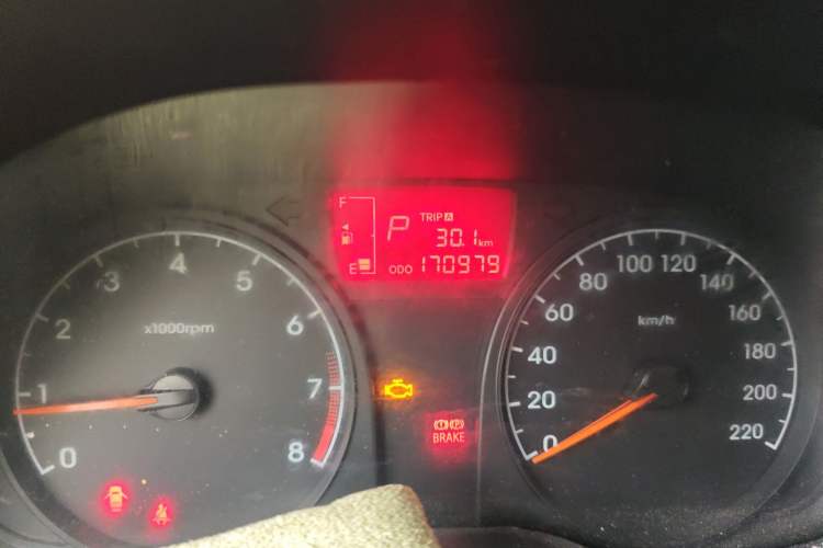 Used Hyundai Verna (older generation) 2014 1.4L Automatic Fashion GS Model Odometer Close Up