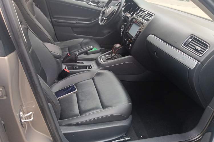 Used Volkswagen Sagitar 2015 1.6L Automatic Comfort Model