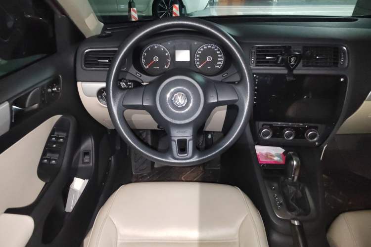 Used Volkswagen Sagitar 2012 1.6L Automatic Comfort Edition