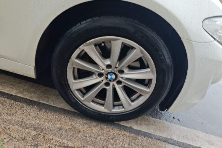 Used BMW 5 Series 2011 520Li Elegant Model
