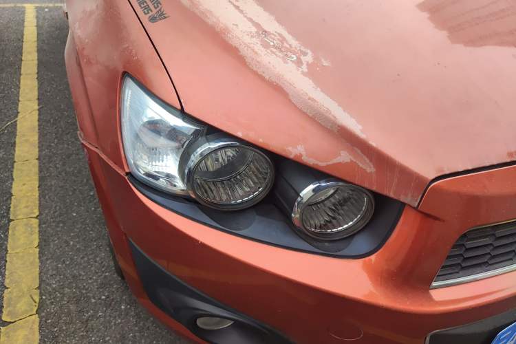 Used Chevrolet Aveo Sonic 2011 Hatchback 1.6L MT SX Right Front Headlight