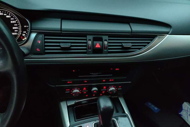 Used Audi A6L 2018 30th Anniversary Edition TFSI Trendy Model Audio And AC Panel