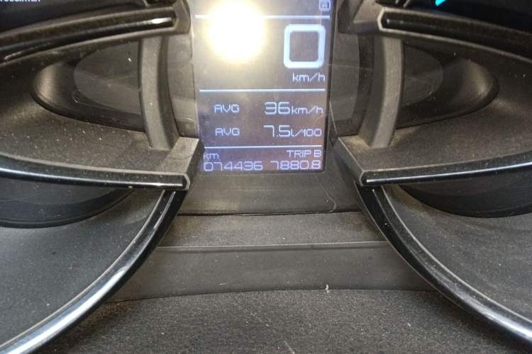 Used Dongfeng Aeolus AX7 2015 2.0L Manual Zhiyi Trim Odometer Close Up