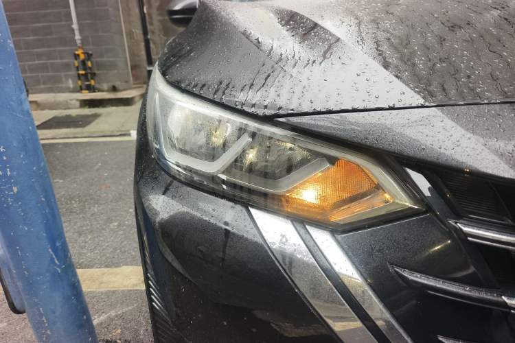 Used Nissan Sylphy 2026 Model 1.6L CVT Worry-Free Edition Right Front Headlight