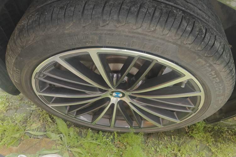 Used BMW 5 Series 2022 Restyled 530Li Leading Edition M Sport Package Left Front Wheel Hub