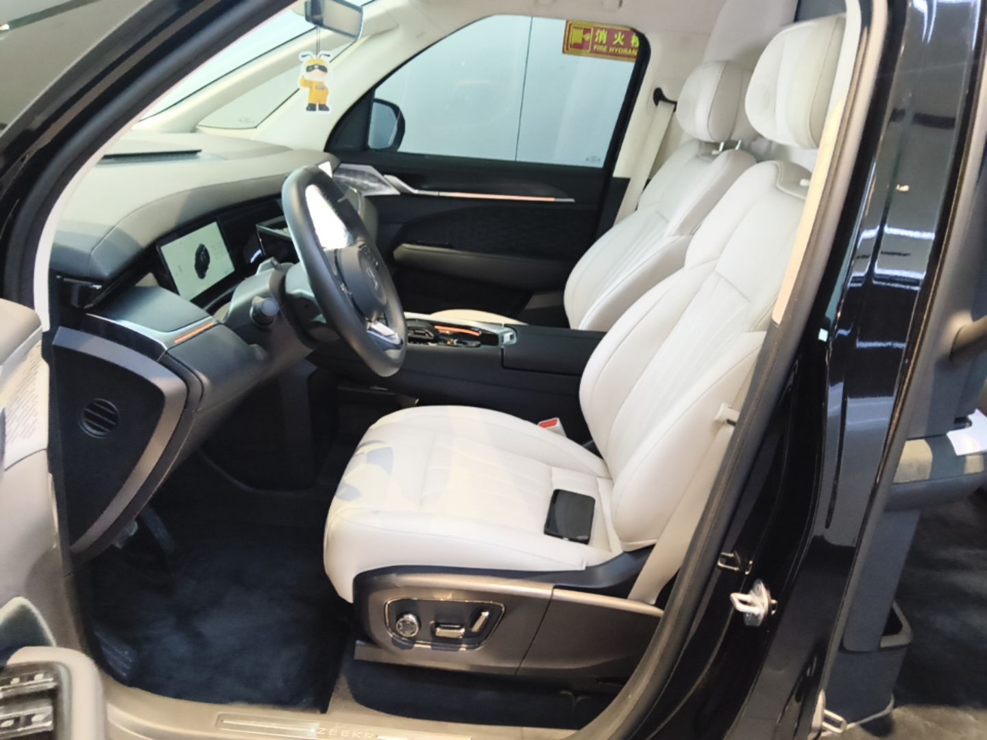 Zeekr 009 2024 GAC Trumpchi — снимка 17